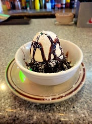 Vanilla ice cream with chocolate sauce