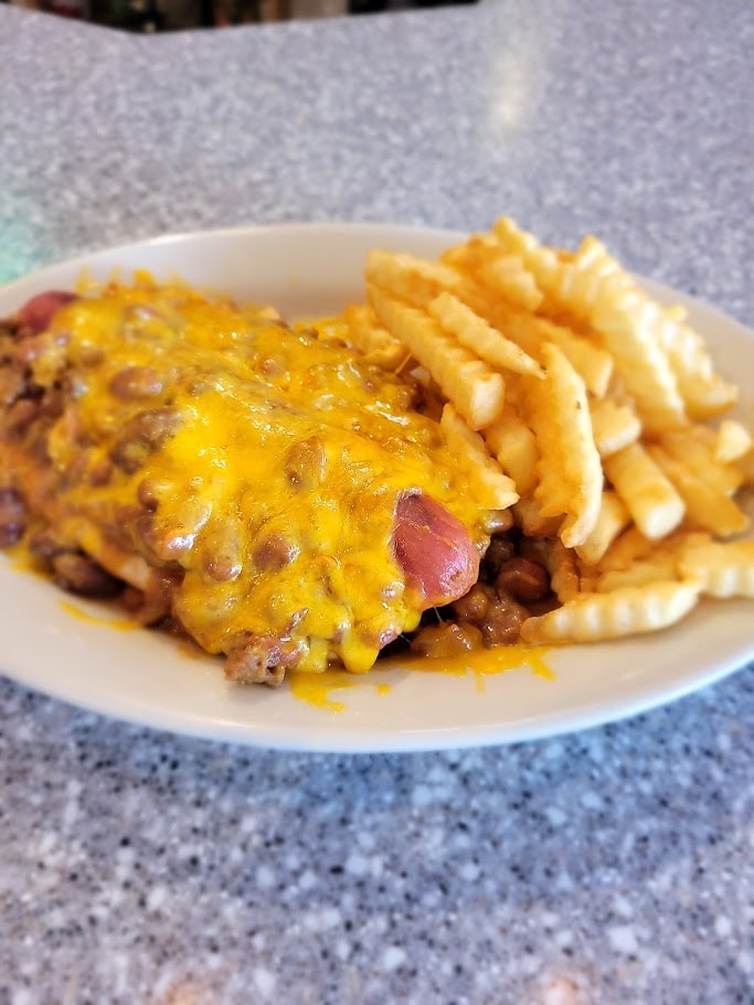 Cheeseburger with fries