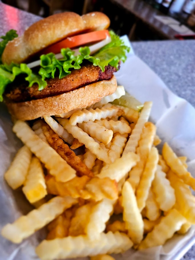 Crispy burger with lettuce, tomato and fries